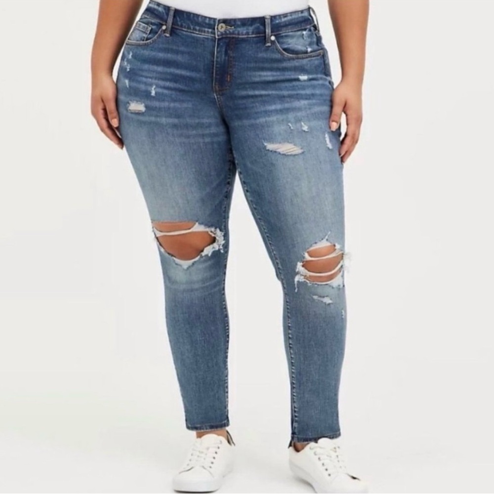 Torrid Boyfriend Straight Jeans 18 High Rise Distressed Ripped Stretch‎
